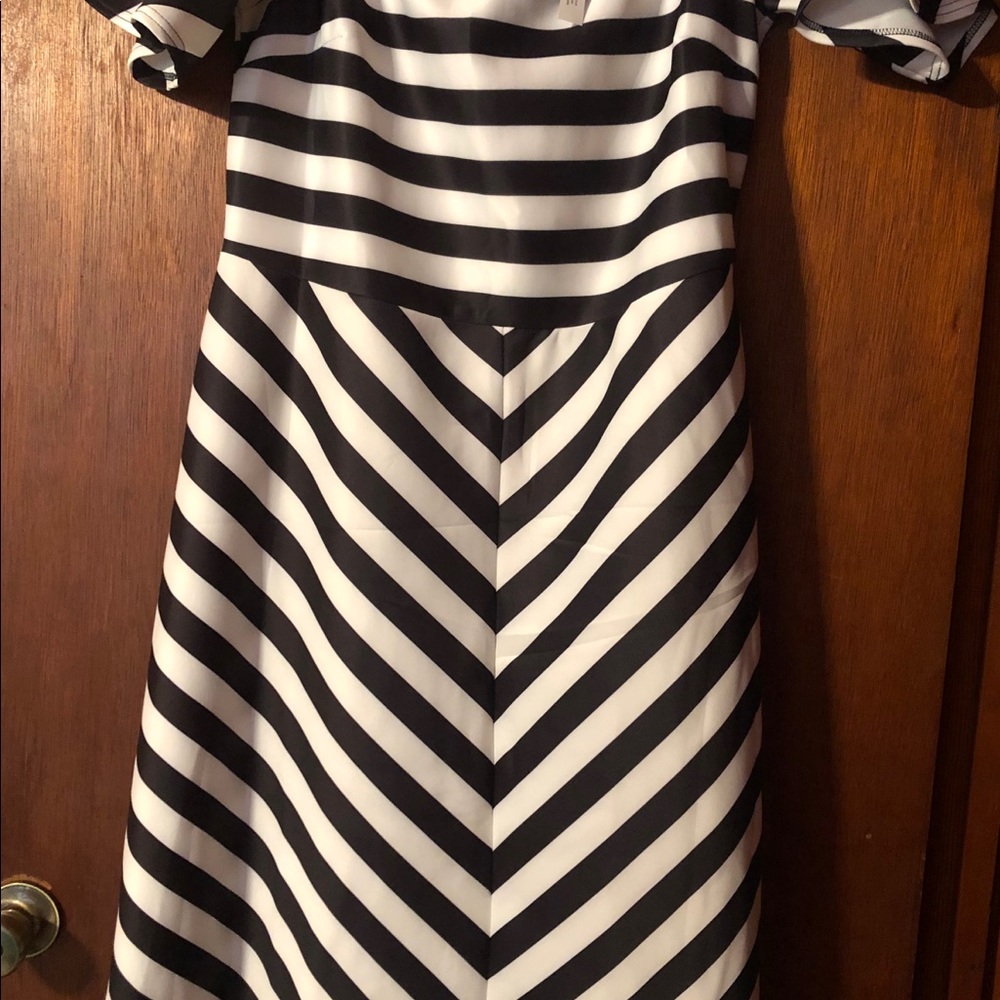 Dress - Picture 4 of 4